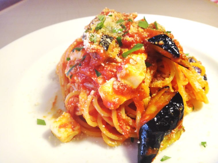 Eggplant and mozzarella tomato sauce spaghetti