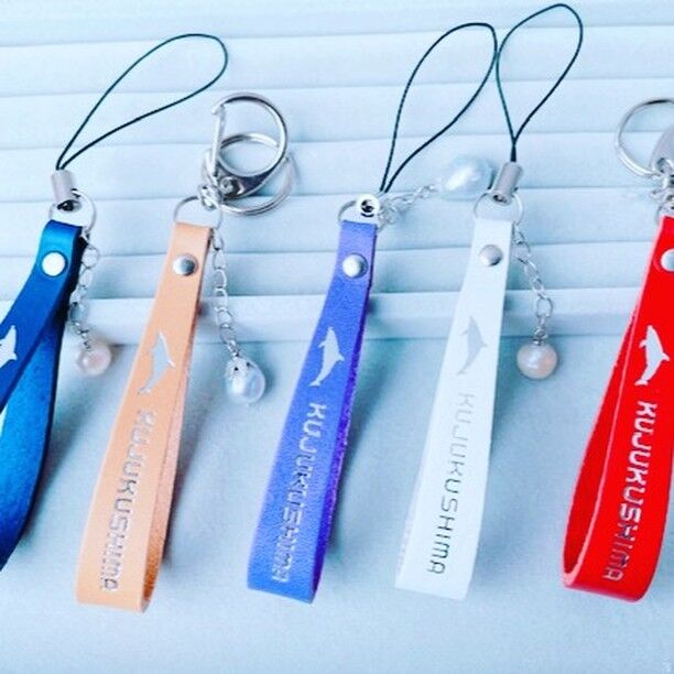 ♡New color♡(Violet, Caramel brown, white, blue and red) for the genuine leather keychains! 
You could get them at the Hands-on Pearl Harvest Corner with the pearl you picked! 
Which one is your favorite color?

#umikirara #sasebo #pearl #keychains 
#kujukushima