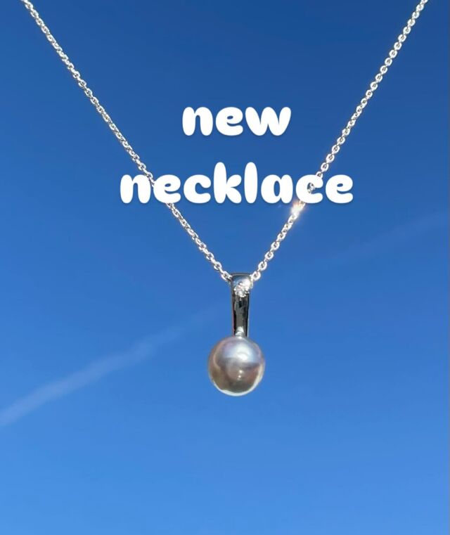 ・
✨newアイテムのお知らせ✨
真珠コーナーでは
限定デザインネックレスの販売を
開始しました㊗️
真珠の美しさを活かすため、上質な素材と
さりげなく優しいストーンを施しました🌈
・
ユニセックスで沢山の方に愛されるよう
パーツ自体を控えめの大きさにしています☺️
初日から大好評で、ちょっと驚いています🫶🏻
皆さま、記念にご褒美に是非どうぞ‼️
海きらら2階真珠の玉出し体験コーナーで
お待ちしております🐬
・
#海きらら
#九十九島水族館海きらら
#真珠
#真珠の玉出し体験
#佐世保#長崎#九十九島
#アクティビティ
#真珠のネックレス
#pearl#sasebo#nagasaki#kujukushima
#japan
自慢の自信作です🥰