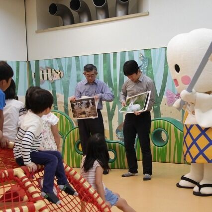 【海きららイベント情報📢】
5月11日(日)九十九島水族館海きらら内にあるキッズコーナー「あまもば」にて、佐世保市歯科医師会さま主催の「クイズでたのしく歯🦷のべんきょう」を開催します👀
6月8日に行われるデンタルフェスティバルのプレイベントとして実施され、今回で7回目を迎えます!
当日は、生きものの歯🦷にまつわるクイズの出題や、歯科医師会のPRキャラクター「よ坊さん」との記念撮影会のほか、参加者全員に歯ブラシやガムのプレゼントも予定してます👄
楽しみながら生きものの歯🦷について学んでみませんか?
【開催日】2025年5月11日(日)
【時間】①11:00~ ②14:00~(所要時間各回約20分)
【場所】九十九島水族館海きらら こどもひろば あまもば
【参加費】無料(別途、海きらら入館料が必要)
#九十九島パールシーリゾート
#海きらら