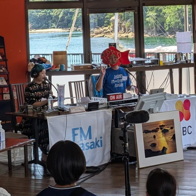【SASEBOラジオフェスタ2025】
#FM長崎 ×#NBCラジオ 2局同時公開生放送!
ただいま九十九島パールシーリゾートからオンエア中🎙
ぜひお越しください!!
#九十九島パールシーリゾート