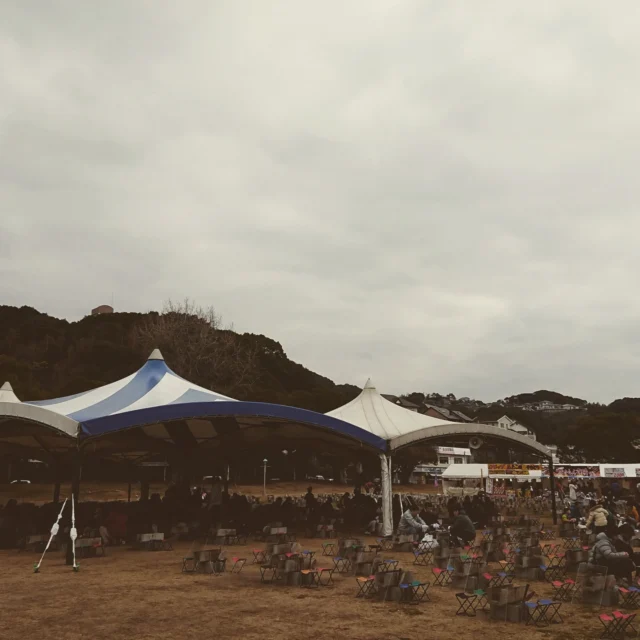 【九十九島かき食うカキ祭り・冬の陣開催について】
2026年2月に予定しておりました「第
25回九十九島かき食うカキ祭り・冬の陣」は、開催に必要なカキの数量の確保が難しく中止することといたしました。
皆様にはご迷惑をおかけいたしますが、何卒ご理解を賜りますようよろしくお願い申し上げます。